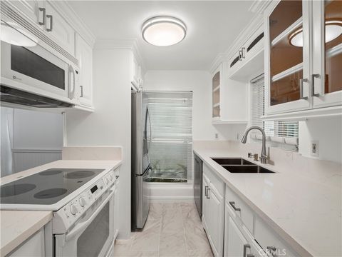 Photo of 18411 Hatteras Street #138, Tarzana, CA 91356 (MLS # SR26087156)