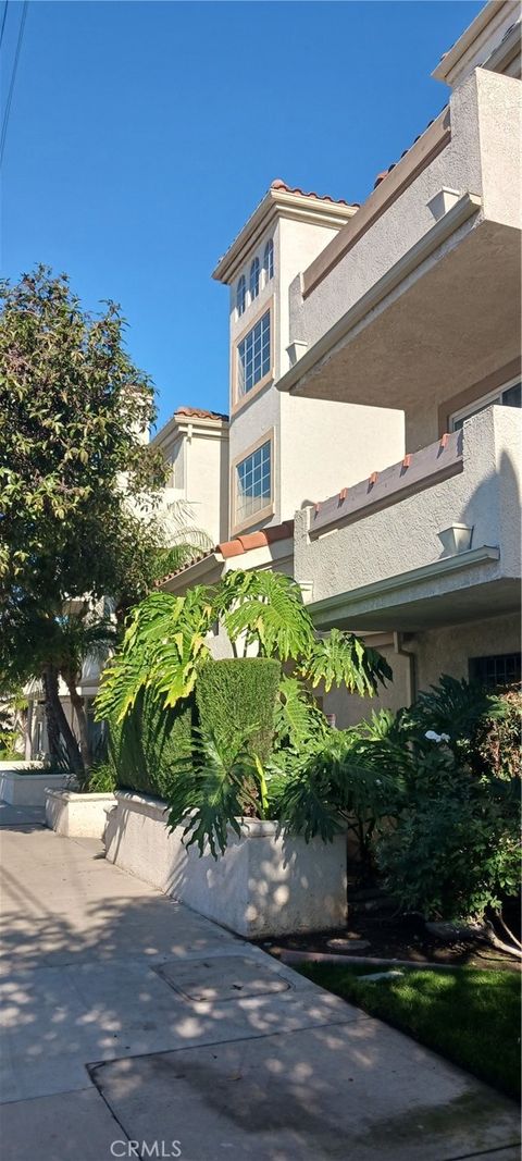 Photo of 3605 E Anaheim St #225, Long Beach, CA 90804 (MLS # DW26029907)