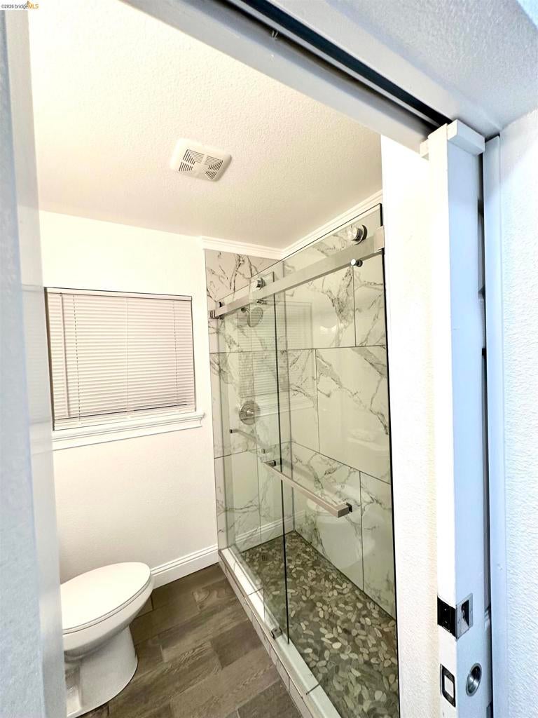 7724 Crest Ave Ave, Oakland CA 94605