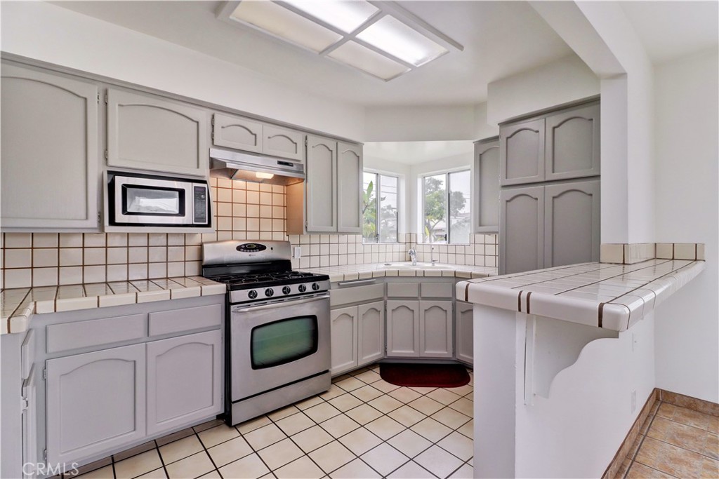 8200 Priscilla Street
