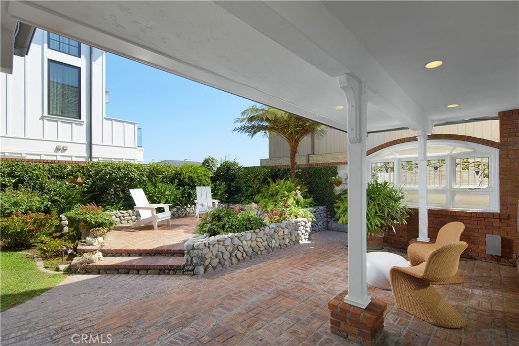 Photo of 2800 Ocean Boulevard, Corona Del Mar, CA 92625 (MLS # NP25272402)