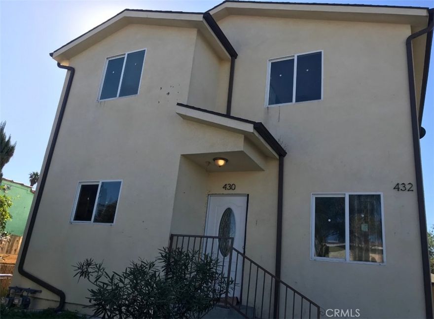 1. 4 beds 2 baths
3. Laminated wood floor
4. Granite counter tops
5. Refrigerator, Stove
6. Window blind, Window screen
7. Garage parking
8. Near metro line, Near 110 FW