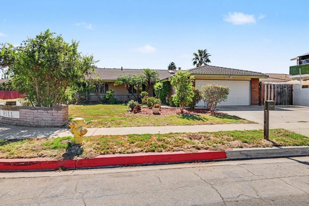 1661 Oak Hill Dr.