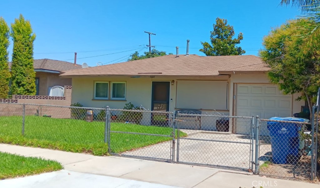 Great starter family home, centrally located to schools, shopping and freeways.