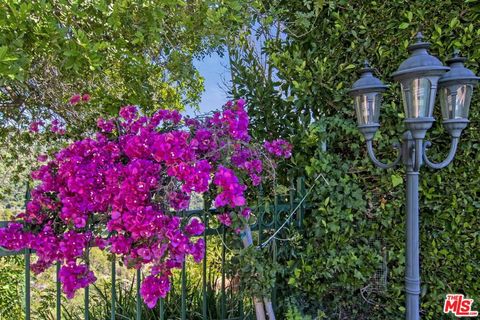 Tiny photo for 2546 Cordelia Road, Los Angeles, CA 90049 (MLS # 26652441)