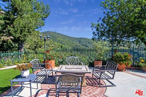 Tiny photo for 2546 Cordelia Road, Los Angeles, CA 90049 (MLS # 26652441)