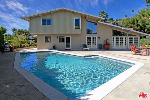 Tiny photo for 2546 Cordelia Road, Los Angeles, CA 90049 (MLS # 26652441)