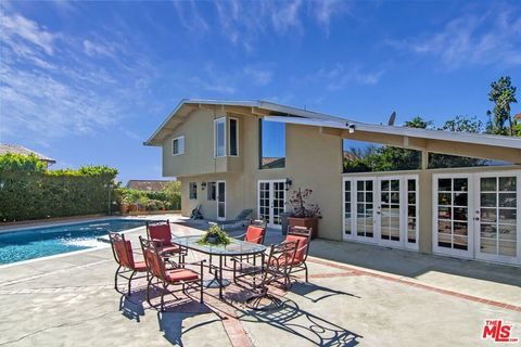 Tiny photo for 2546 Cordelia Road, Los Angeles, CA 90049 (MLS # 26652441)