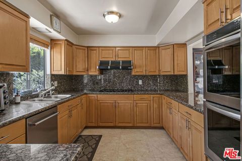 Tiny photo for 2546 Cordelia Road, Los Angeles, CA 90049 (MLS # 26652441)