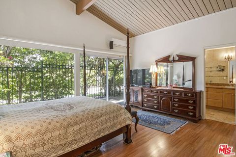 Tiny photo for 2546 Cordelia Road, Los Angeles, CA 90049 (MLS # 26652441)