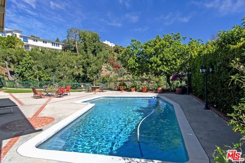 Tiny photo for 2546 Cordelia Road, Los Angeles, CA 90049 (MLS # 26652441)