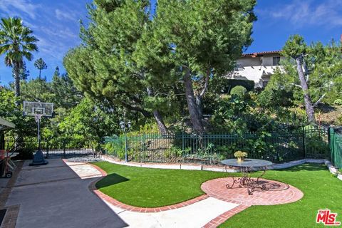 Tiny photo for 2546 Cordelia Road, Los Angeles, CA 90049 (MLS # 26652441)