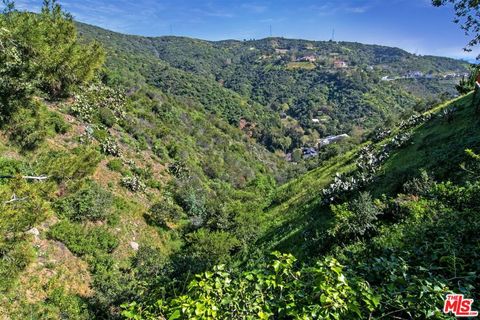 Tiny photo for 2546 Cordelia Road, Los Angeles, CA 90049 (MLS # 26652441)