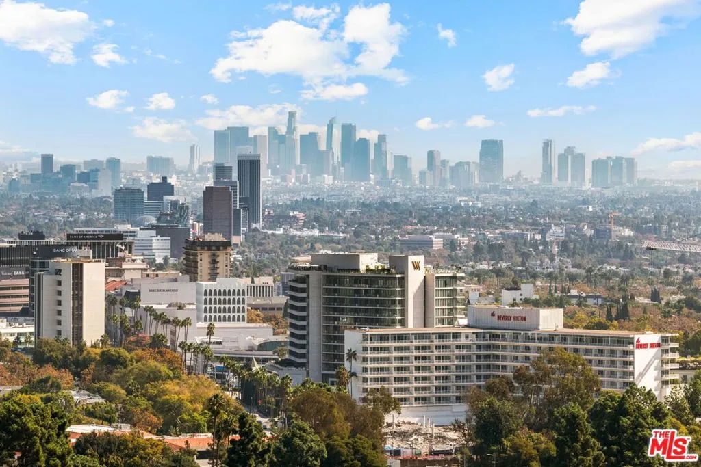 Los Angeles, California 90024, United States, 2 Bedrooms Bedrooms, ,5 BathroomsBathrooms,Residential,Active,237625