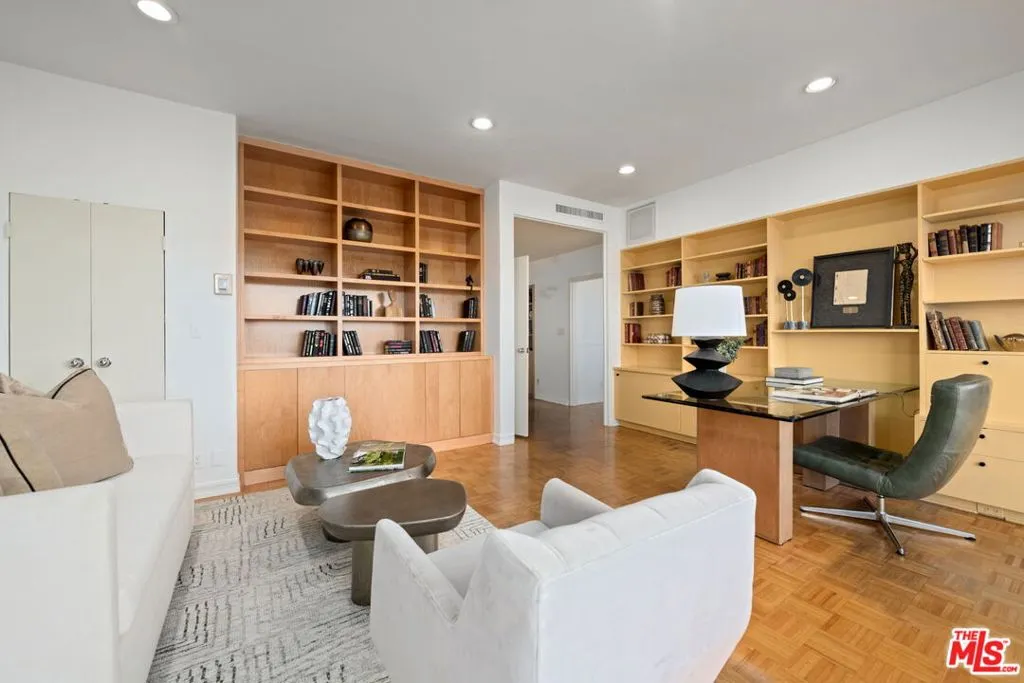 Los Angeles, California 90024, United States, 2 Bedrooms Bedrooms, ,5 BathroomsBathrooms,Residential,Active,237625