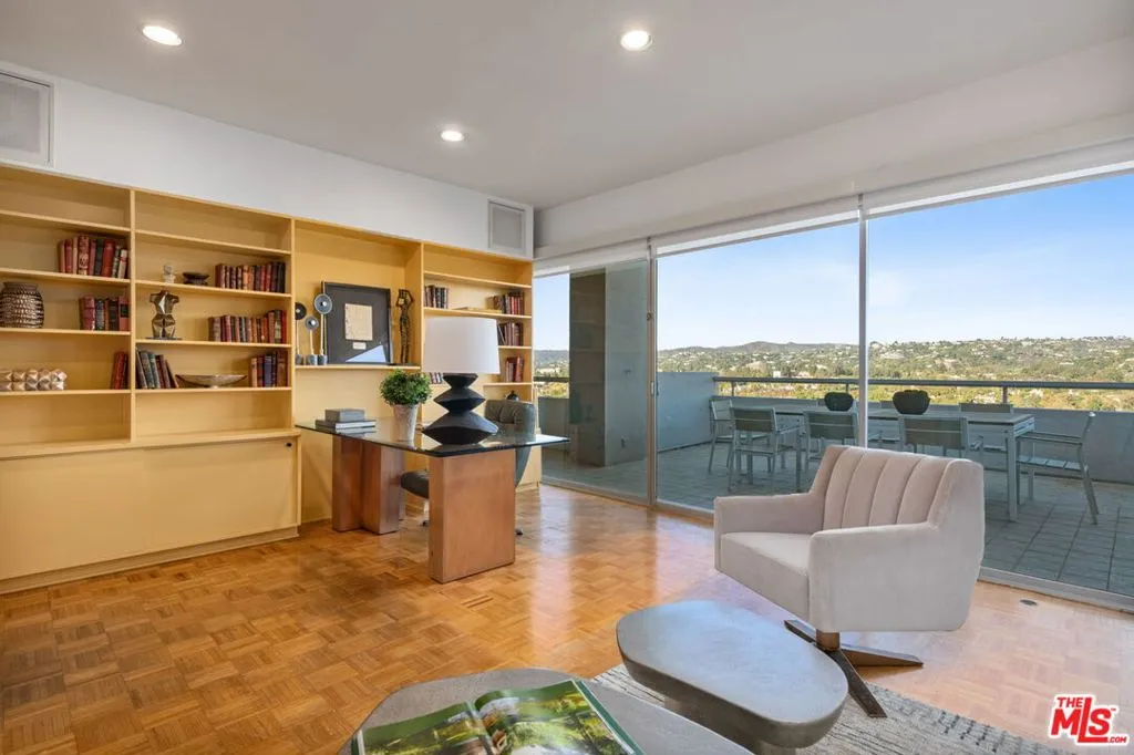 Los Angeles, California 90024, United States, 2 Bedrooms Bedrooms, ,5 BathroomsBathrooms,Residential,Active,237625