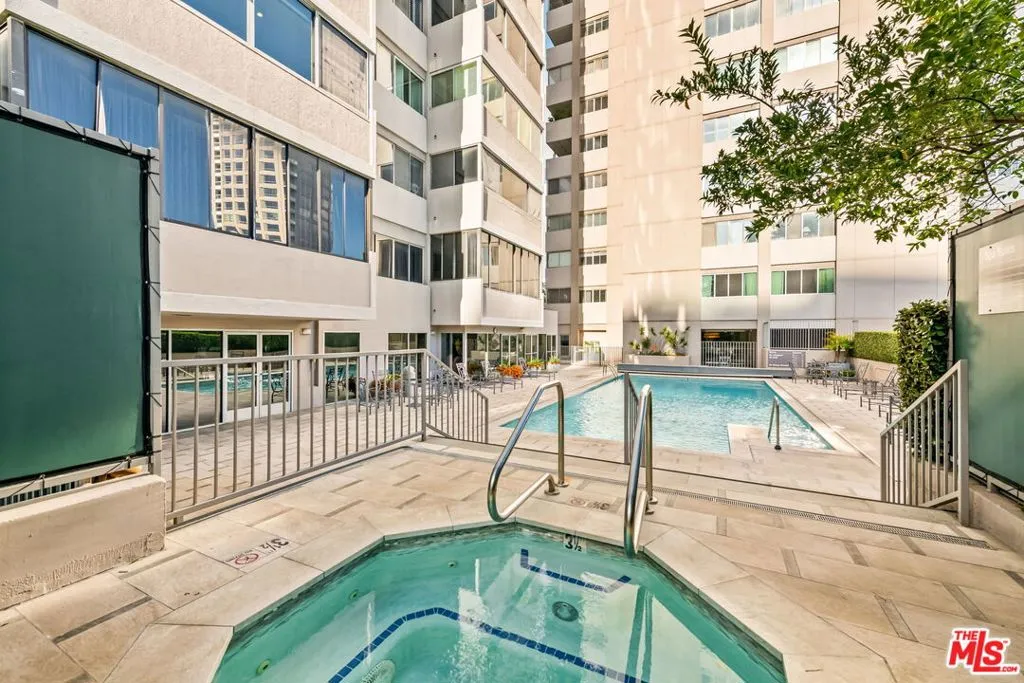 Los Angeles, California 90024, United States, 2 Bedrooms Bedrooms, ,5 BathroomsBathrooms,Residential,Active,237625