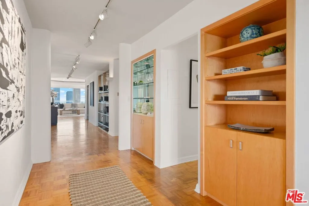 Los Angeles, California 90024, United States, 2 Bedrooms Bedrooms, ,5 BathroomsBathrooms,Residential,Active,237625