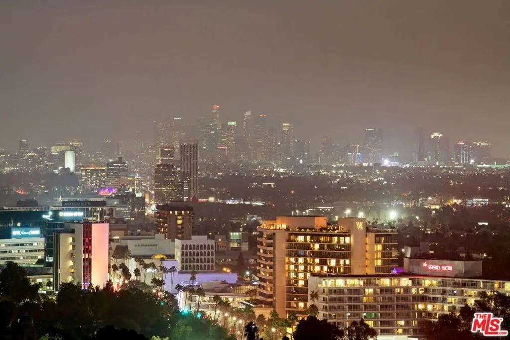 Los Angeles, California 90024, United States, 2 Bedrooms Bedrooms, ,5 BathroomsBathrooms,Residential,Active,237625