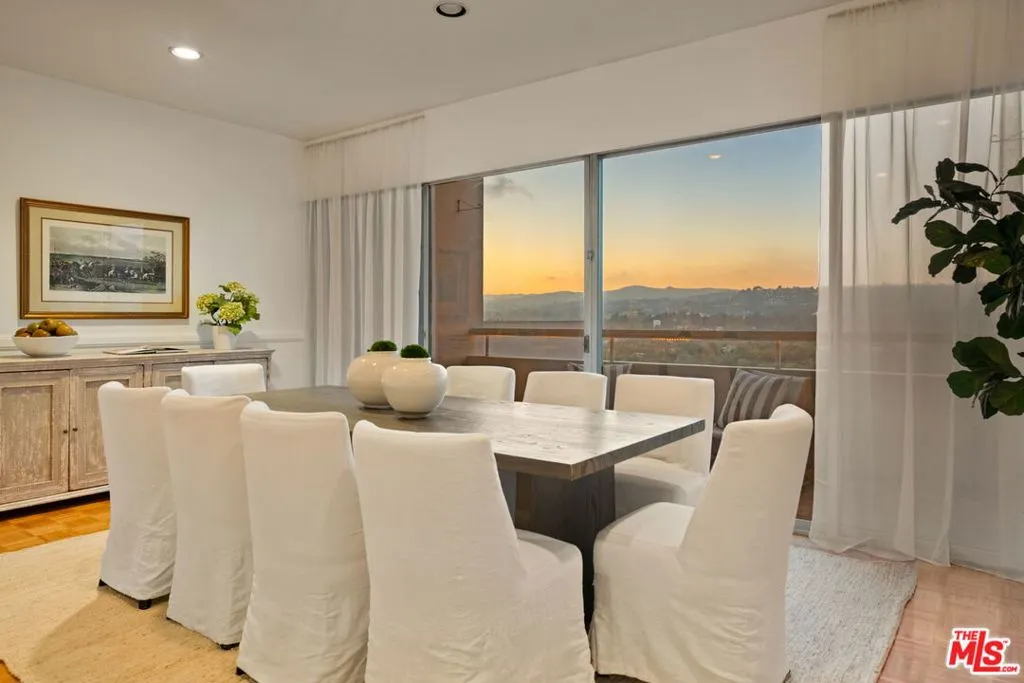 Los Angeles, California 90024, United States, 2 Bedrooms Bedrooms, ,5 BathroomsBathrooms,Residential,Active,237625