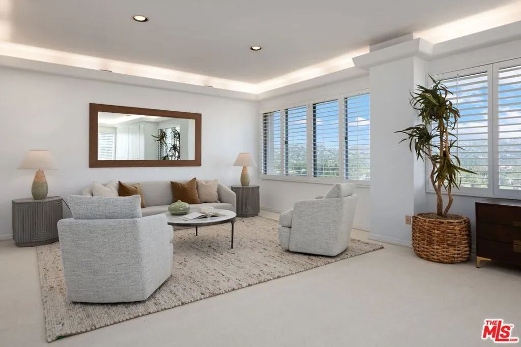 Los Angeles, California 90024, United States, 2 Bedrooms Bedrooms, ,5 BathroomsBathrooms,Residential,Active,237625