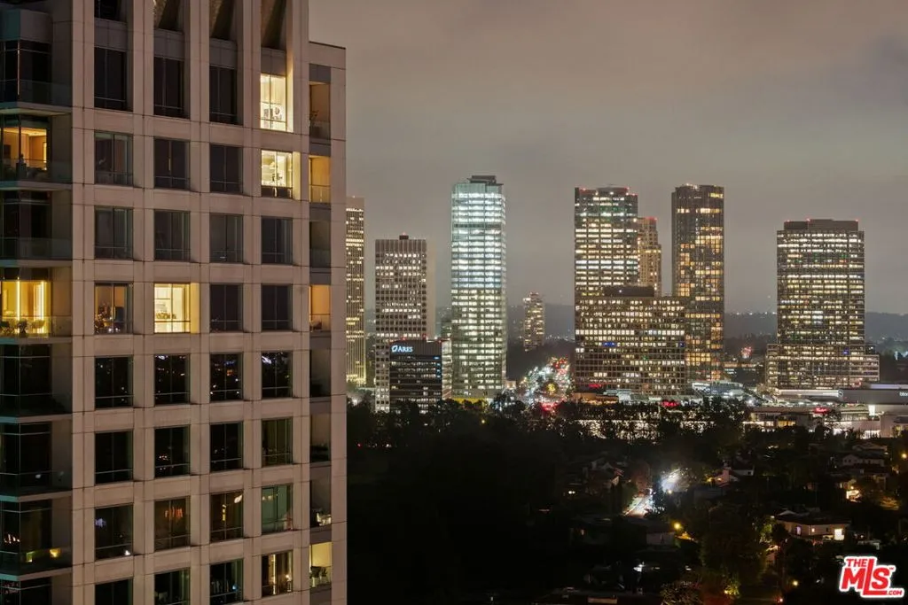 Los Angeles, California 90024, United States, 2 Bedrooms Bedrooms, ,5 BathroomsBathrooms,Residential,Active,237625