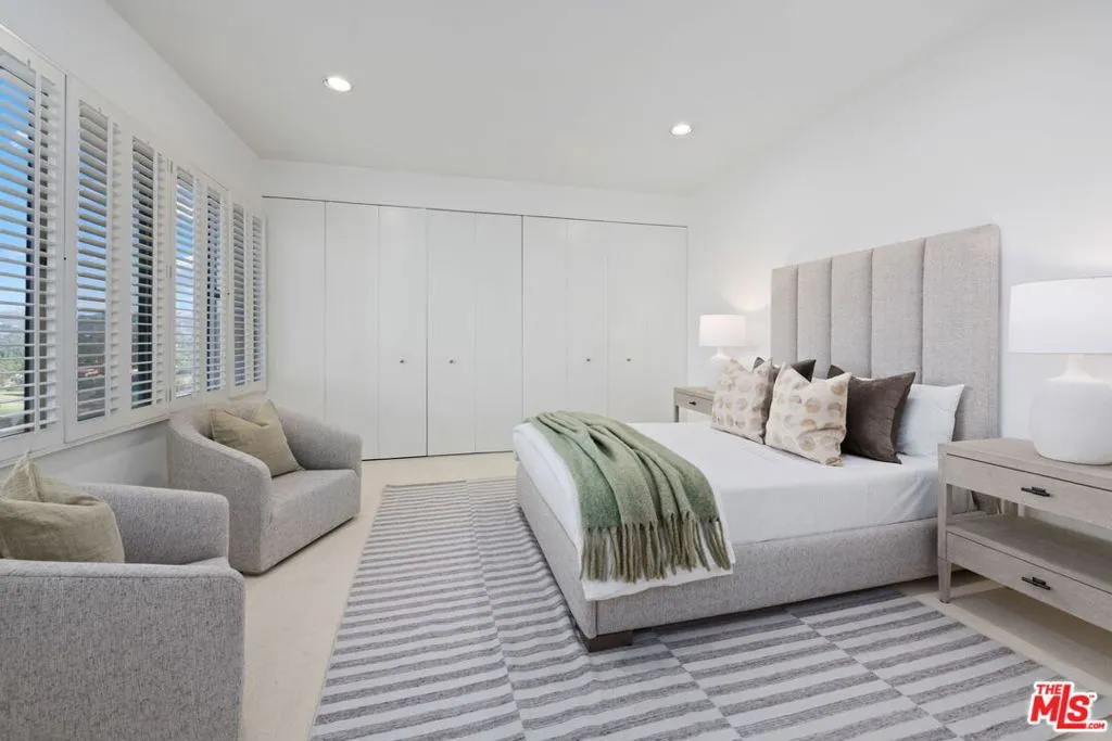 Los Angeles, California 90024, United States, 2 Bedrooms Bedrooms, ,5 BathroomsBathrooms,Residential,Active,237625