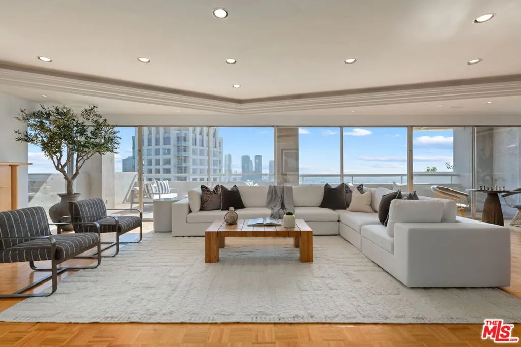 Los Angeles, California 90024, United States, 2 Bedrooms Bedrooms, ,5 BathroomsBathrooms,Residential,Active,237625