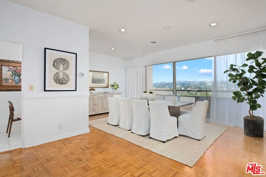 Los Angeles, California 90024, United States, 2 Bedrooms Bedrooms, ,5 BathroomsBathrooms,Residential,Active,237625