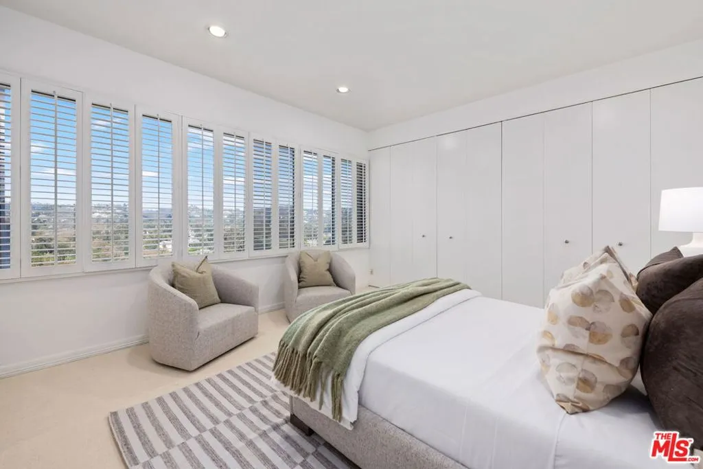 Los Angeles, California 90024, United States, 2 Bedrooms Bedrooms, ,5 BathroomsBathrooms,Residential,Active,237625