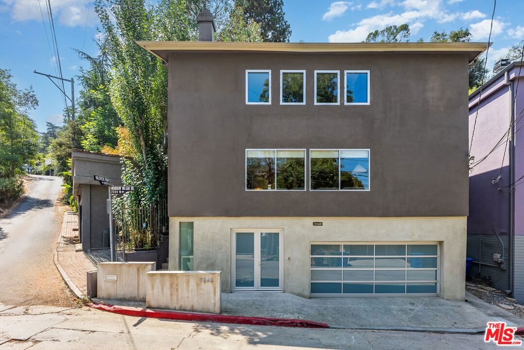 Photo of 7242 Woodrow Wilson Drive, Los Angeles, CA 90068 (MLS # 25579479)