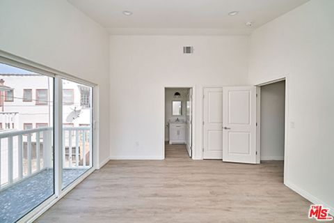 Photo of 830 S Norton Avenue, Los Angeles, CA 90005 (MLS # 26838939)