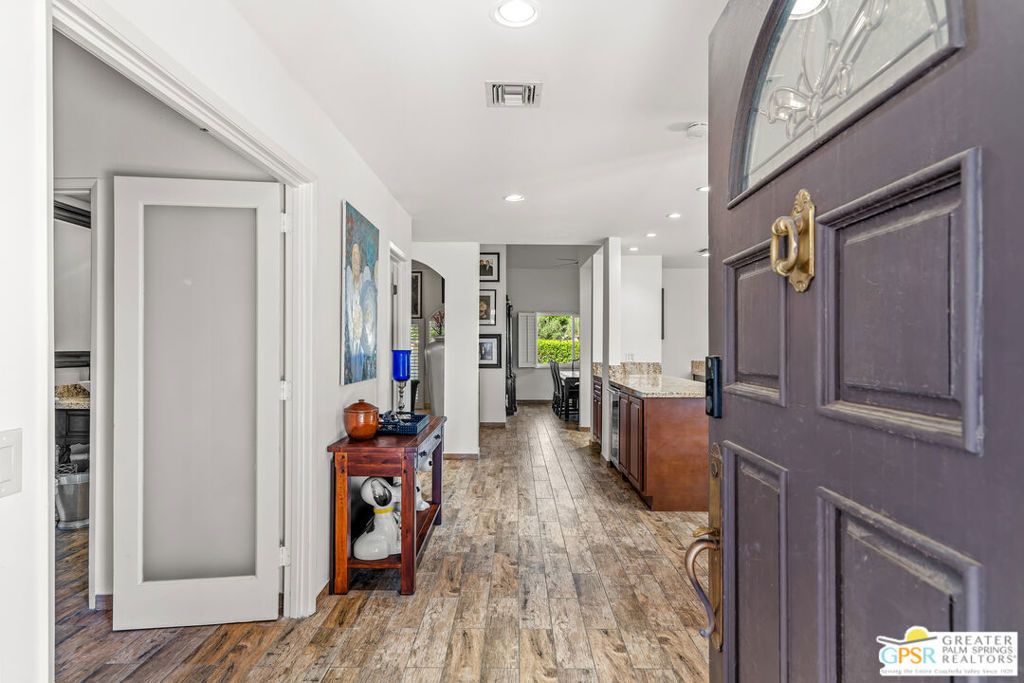 Photo of 2 Calle Navarros, Rancho Mirage, CA 92270 (MLS # 26665781PS)