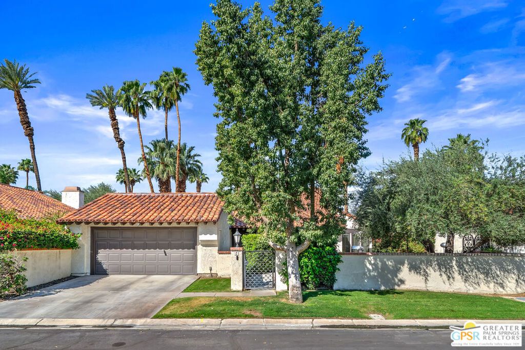 Photo of 2 Calle Navarros, Rancho Mirage, CA 92270 (MLS # 26665781PS)