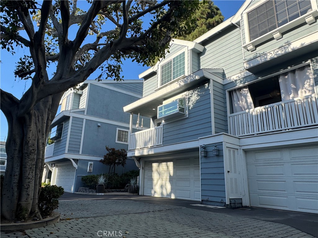 2218 Mayfair Court