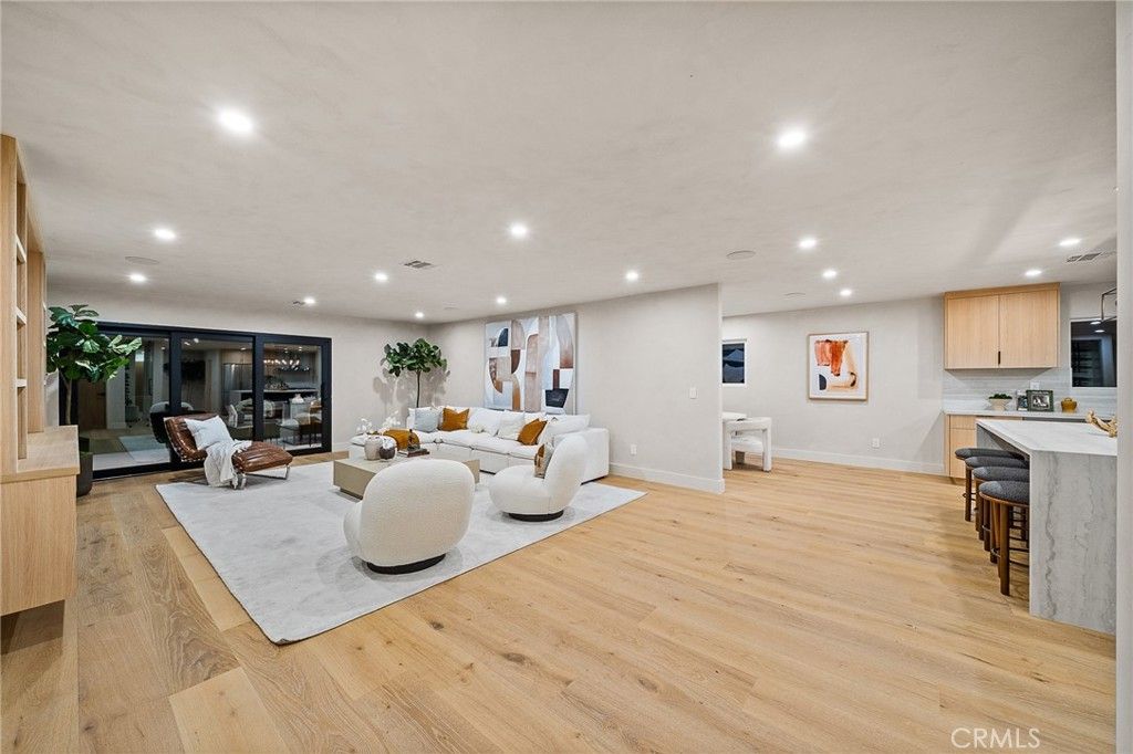 Photo of 5157 Woodley Avenue, Encino, CA 91436 (MLS # SR25217342)