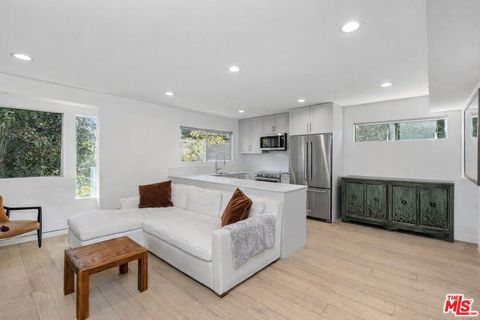 Photo of 2147 N Beachwood Drive #6, Los Angeles, CA 90068 (MLS # 26659629)