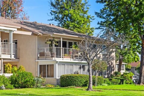 Photo of 726 Avenida Majorca #Q, Laguna Woods, CA 92637 (MLS # OC25278932)