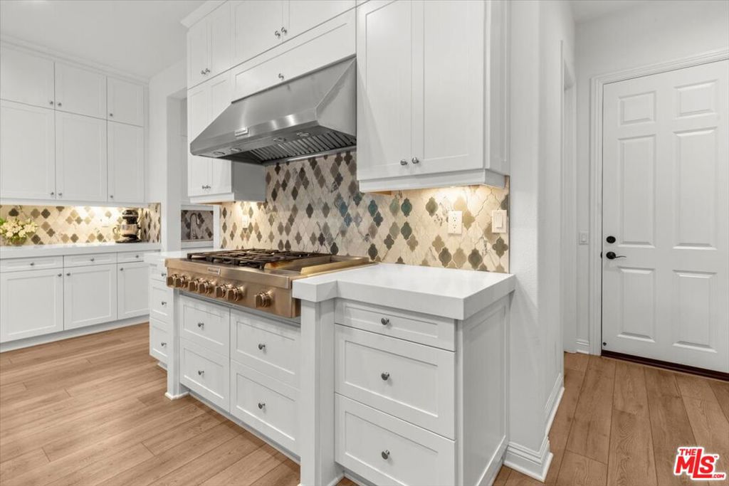 16373 Bay Brook Avenue