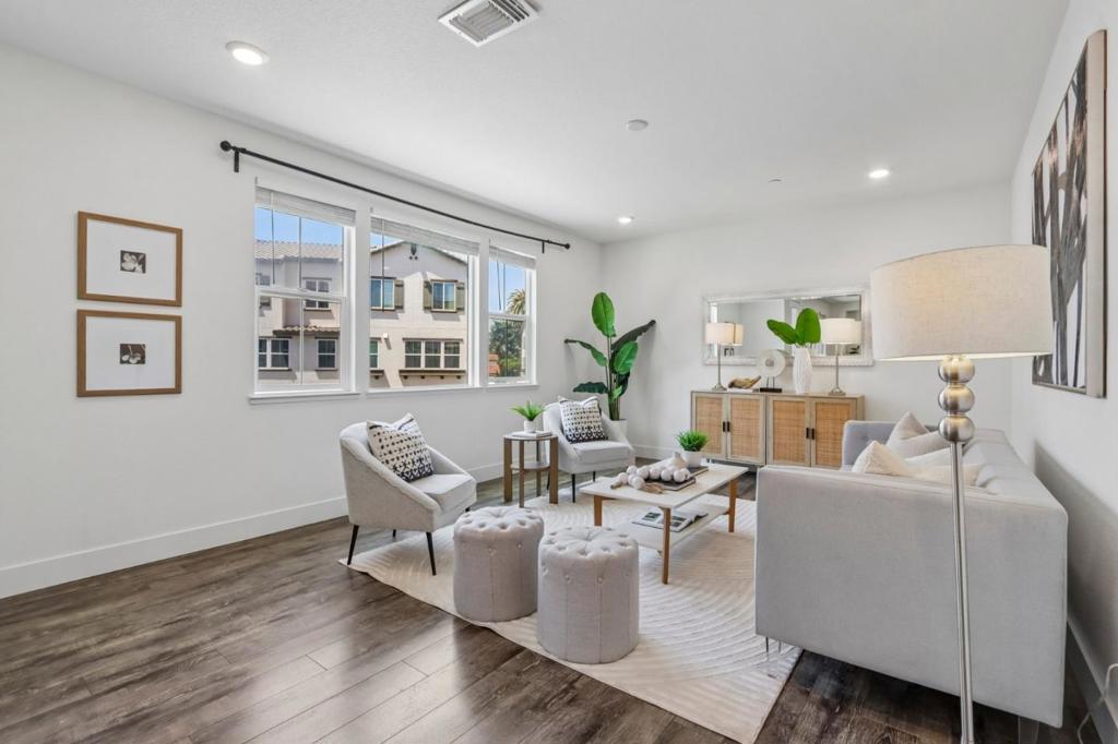 1565 Pratt Place