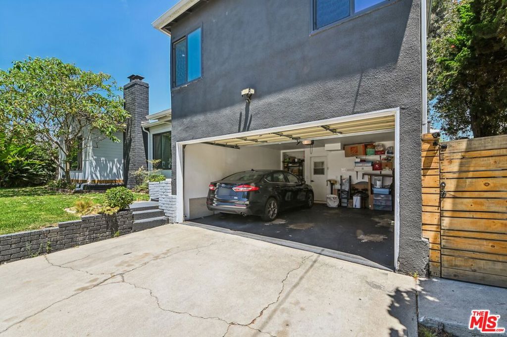 885 Kincaid Avenue