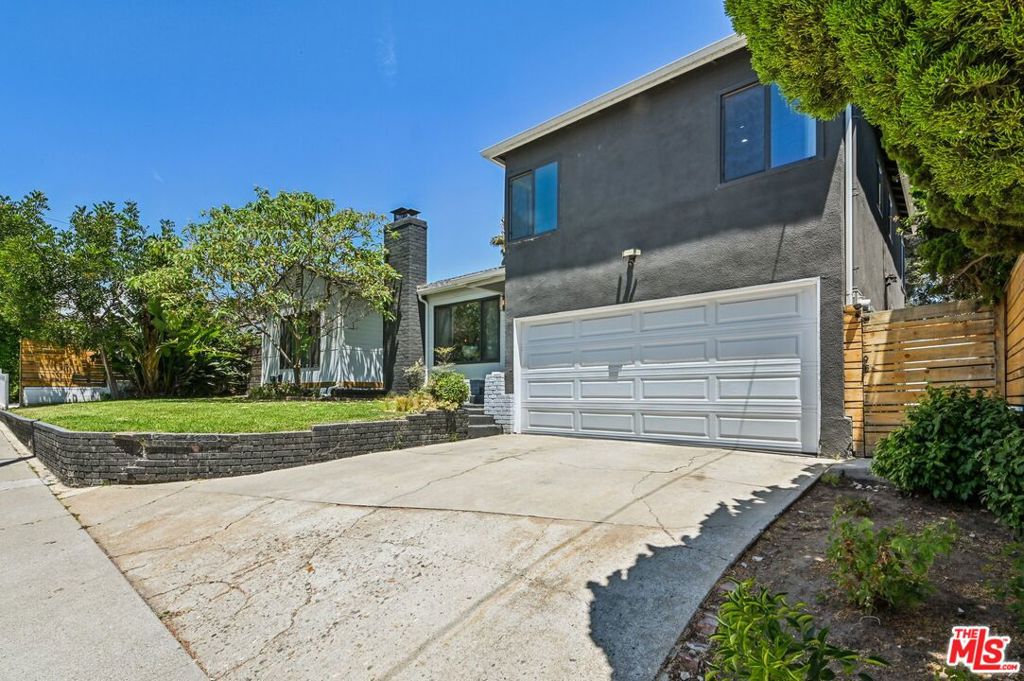 885 Kincaid Avenue