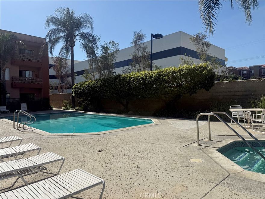 Welcome to the heart of Canoga Park!
This cozy lower-level end unit shares only one wall and is just steps from the pool and spa. Featuring 1 bedroom, 1 bath, and 619 sq. ft., it offers a bright, open layout with plenty of natural light and a comfortable flow throughout.
The bathroom includes a Spanish-style shower, and the unit is located in a well-kept complex of only 60 homes with community laundry and elevator access. Small pets allowed, and the low HOA covers water, trash, and earthquake insurance.
Conveniently located near Topanga Mall, The Village, Topanga Social, restaurants, and public transportation, this home offers comfort, value, and a fantastic Warner Park location.