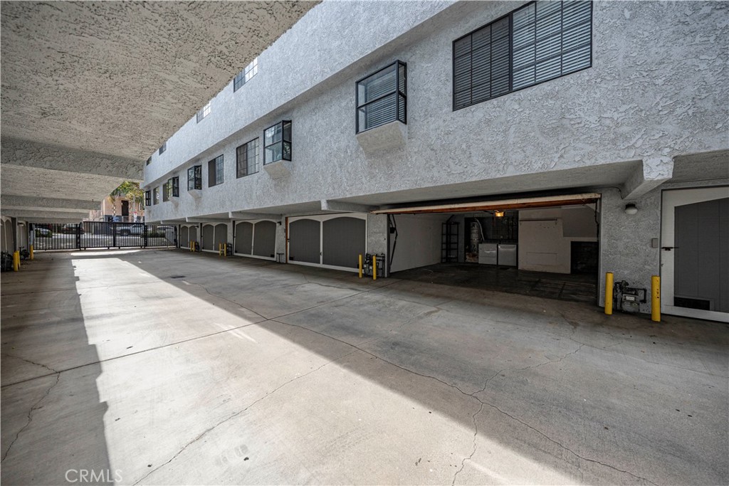 1221 N Sycamore 5