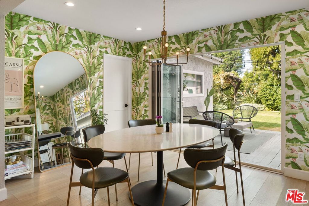 Photo of 14745 Cumpston Street, Sherman Oaks, CA 91411 (MLS # 26647933)