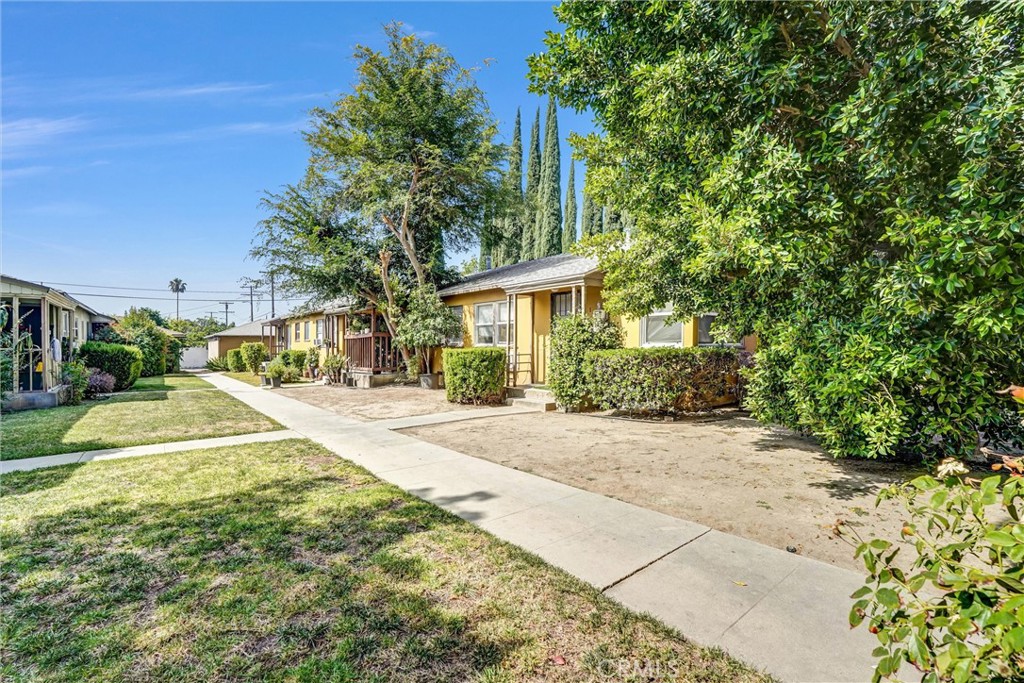15212 Victory Blvd 4