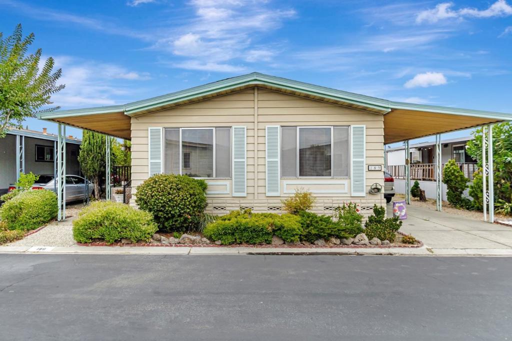 This well maintained home is 1440 sq ft. Located in the all-age Family community of Chateau la Salle this home has 2 bedrooms and 2 bathrooms. The home is being sold with all the kitchen appliances and washer and dryer. Home has a newer furnace and water heater.