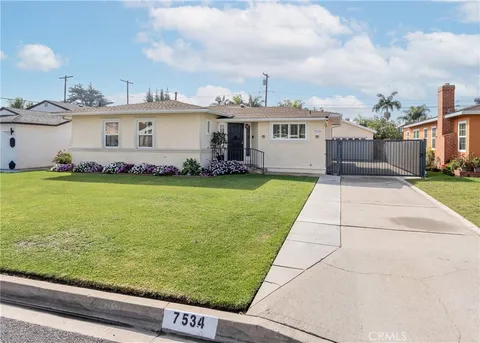 7534 Fostoria St, Downey, CA 90241 - MLS#: SB25261072