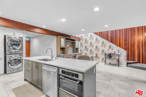 Photo of 11616 Chenault Street #6, Los Angeles, CA 90049 (MLS # 25603399) Photo of 11616 Chenault Street #6, Los Angeles, CA 90049 (MLS # 25603399)