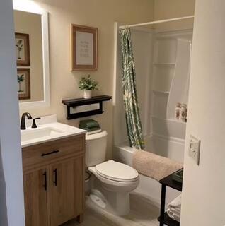Royal Palms Condos - Residential Lease